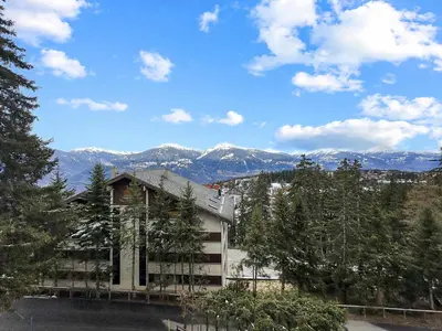 Ein allgemeiner Bergblick oder ein Berglick von der Ferienwohnung aus
