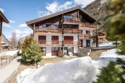 Ein allgemeiner Bergblick oder ein Berglick von der Ferienwohnung aus