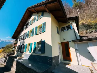 Das Gebäude in dem sich die Ferienwohnung befindet