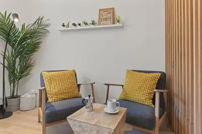 Ein Sitzbereich in der Unterkunft Élégant studio, proche des bains & nature