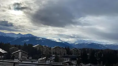 Ein allgemeiner Bergblick oder ein Berglick von der Ferienwohnung aus