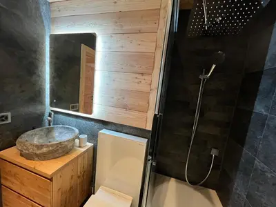 Ein Badezimmer in der Unterkunft Evolène Panorama- Renovated Apartment with Dent Blanche View 2-4 persons