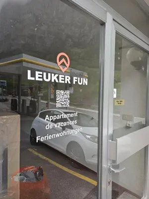 Ein Zertifikat, Auszeichnung, Logo oder anderes Dokument, das in der Unterkunft Leukerfun ausgestellt ist