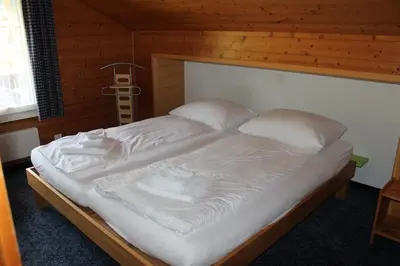 Ein Bett oder Betten in einem Zimmer der Unterkunft Zentrale Ferienwohnung in Grindelwald