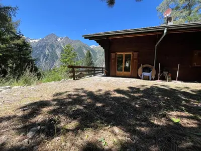 Ein allgemeiner Bergblick oder ein Berglick von der Ferienwohnung aus