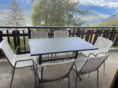 Ein allgemeiner Bergblick oder ein Berglick von der Ferienwohnung aus