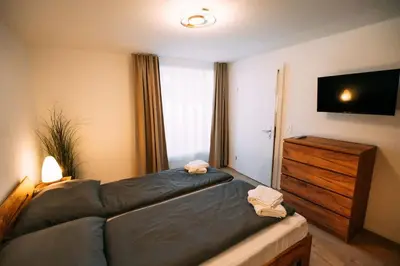 Ein Bett oder Betten in einem Zimmer der Unterkunft Lakeside Barn Apartment near Interlaken