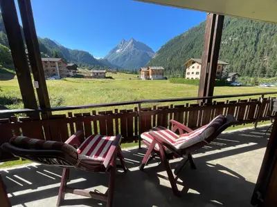 Ein allgemeiner Bergblick oder ein Berglick von der Ferienwohnung aus