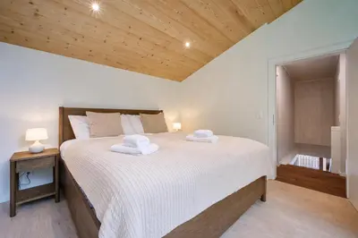 Ein Bett oder Betten in einem Zimmer der Unterkunft Chalet Mountain Love, spectacular views, spacious & luxurious