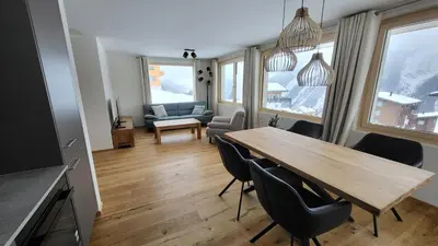 Ein Sitzbereich in der Unterkunft Lauchernalp - Neue Ferienwohnung ENYA