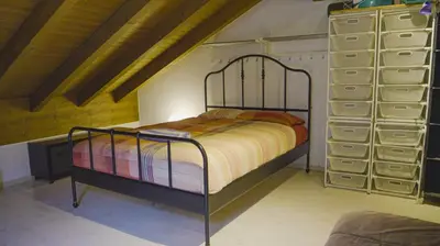 Ein Bett oder Betten in einem Zimmer der Unterkunft Lauterbrunnen Staubbach Amazing Waterfall View