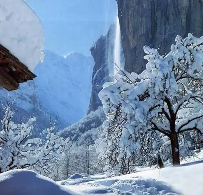 Lauterbrunnen Staubbach Amazing Waterfall View im Winter