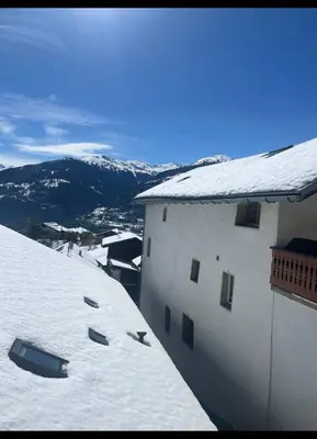 Ein allgemeiner Bergblick oder ein Berglick von der Ferienwohnung aus