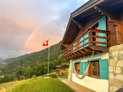 Ein allgemeiner Bergblick oder ein Berglick von des Chalets aus