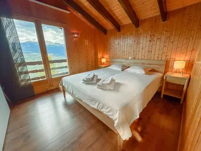 Ein Bett oder Betten in einem Zimmer der Unterkunft Chalet l'Aiglon Valais - Vue, Confort, Jacuzzi