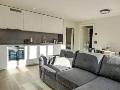 Küche/Küchenzeile in der Unterkunft Apartment Huus Chloster- Apt Niesen by Interhome