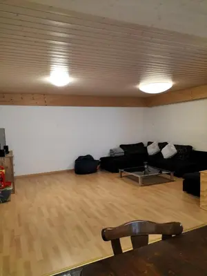 Ein Sitzbereich in der Unterkunft Grosszügige, charmante Wohnung in den Bergen