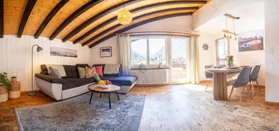 Ein Sitzbereich in der Unterkunft Castor Peak Apartment
