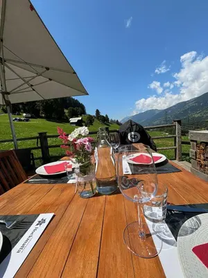 Ein allgemeiner Bergblick oder ein Berglick von der Ferienwohnung aus