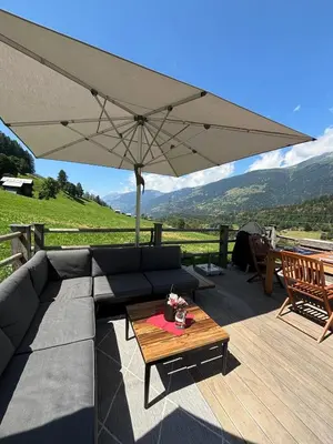 Ein allgemeiner Bergblick oder ein Berglick von der Ferienwohnung aus