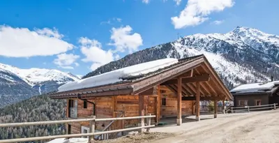 Ein allgemeiner Bergblick oder ein Berglick von des Chalets aus