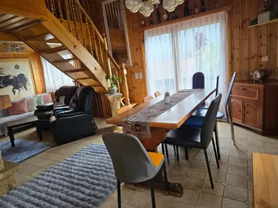 Ein Sitzbereich in der Unterkunft Duplex Salgesch