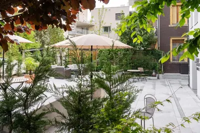 Ein Garten an der Unterkunft BetweenLakes Studio 2nd floor