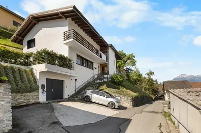 Ein allgemeiner Bergblick oder ein Berglick von der Ferienwohnung aus