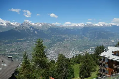 Ein allgemeiner Bergblick oder ein Berglick von der Ferienwohnung aus