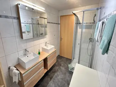 Ein Badezimmer in der Unterkunft Älpi Retreat by Saas Grund