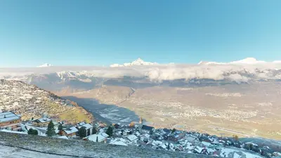 Ein allgemeiner Bergblick oder ein Berglick von der Ferienwohnung aus