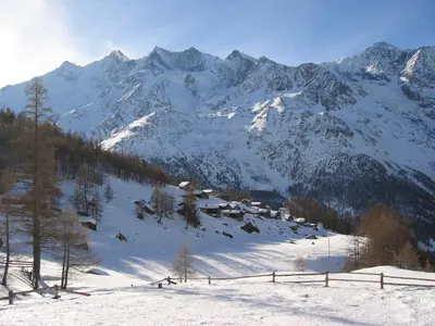 Chalet in Saas Fee near Ski Slopes im Winter