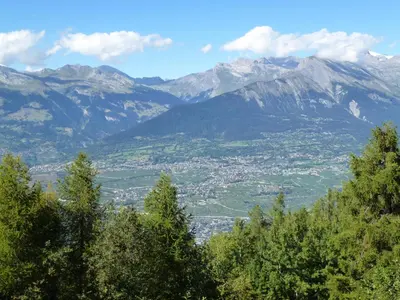 Ein allgemeiner Bergblick oder ein Berglick von der Ferienwohnung aus