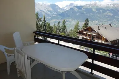 Ein allgemeiner Bergblick oder ein Berglick von der Ferienwohnung aus