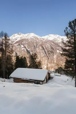 Ein allgemeiner Bergblick oder ein Berglick von des Chalets aus