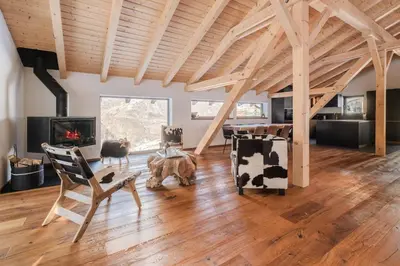 Ein Sitzbereich in der Unterkunft Luxury chalet with panoramic views, sauna, hot tub & cinema