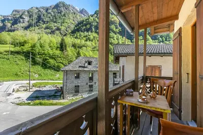 Ein allgemeiner Bergblick oder ein Berglick von der Ferienwohnung aus