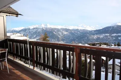 Ein allgemeiner Bergblick oder ein Berglick von der Ferienwohnung aus
