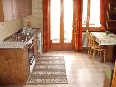 Küche/Küchenzeile in der Unterkunft Heiderösli 1st Floor and Attic Apartment