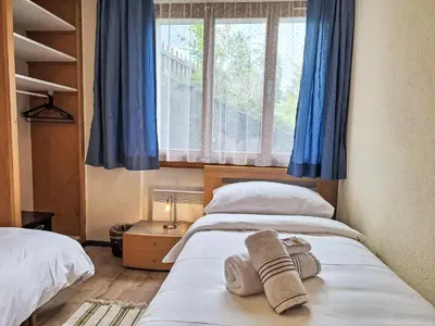Ein Bett oder Betten in einem Zimmer der Unterkunft Apartment Chalet Schöpfli by Interhome