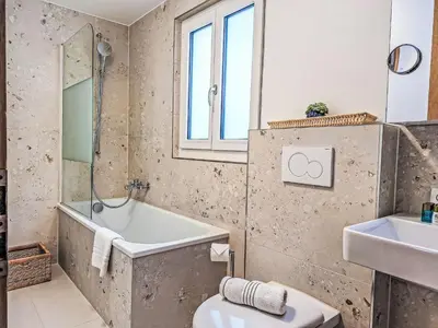 Ein Badezimmer in der Unterkunft Apartment Chalet Schöpfli by Interhome