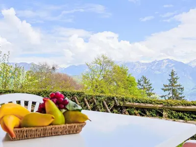 Ein allgemeiner Bergblick oder ein Berglick von der Ferienwohnung aus