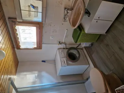 Ein Badezimmer in der Unterkunft Apartment Dorfstrasse 97 2- OG Süd by Interhome