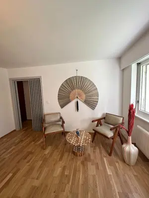 Ein Sitzbereich in der Unterkunft Cozy central apartment at a fantastic price!