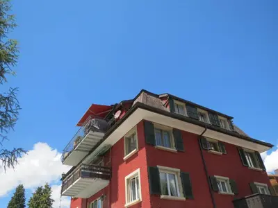 Das Gebäude in dem sich die Ferienwohnung befindet
