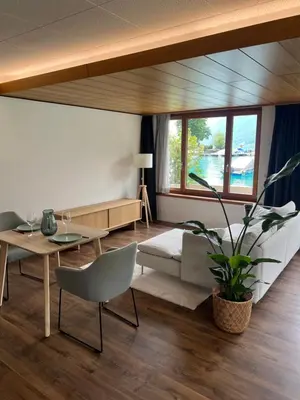 Ein Sitzbereich in der Unterkunft Apartment 18 am Brienzersee