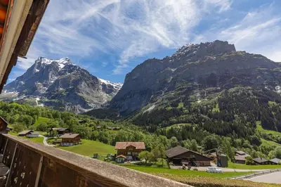 Ein allgemeiner Bergblick oder ein Berglick von der Ferienwohnung aus