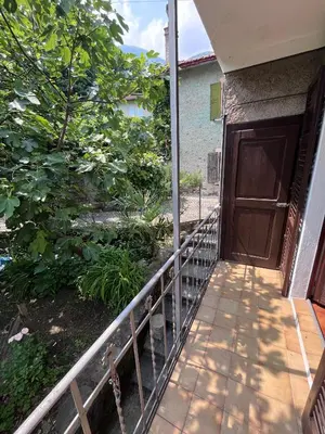 Ein Balkon oder eine Terrasse in der Unterkunft Schönes Rustico in bester Lage - 2 min an den See