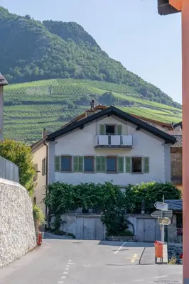 Ein allgemeiner Bergblick oder ein Berglick von des Bed & Breakfasts aus