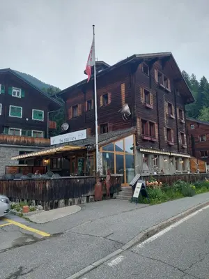 Das Gebäude in dem sich das Gasthaus befindet